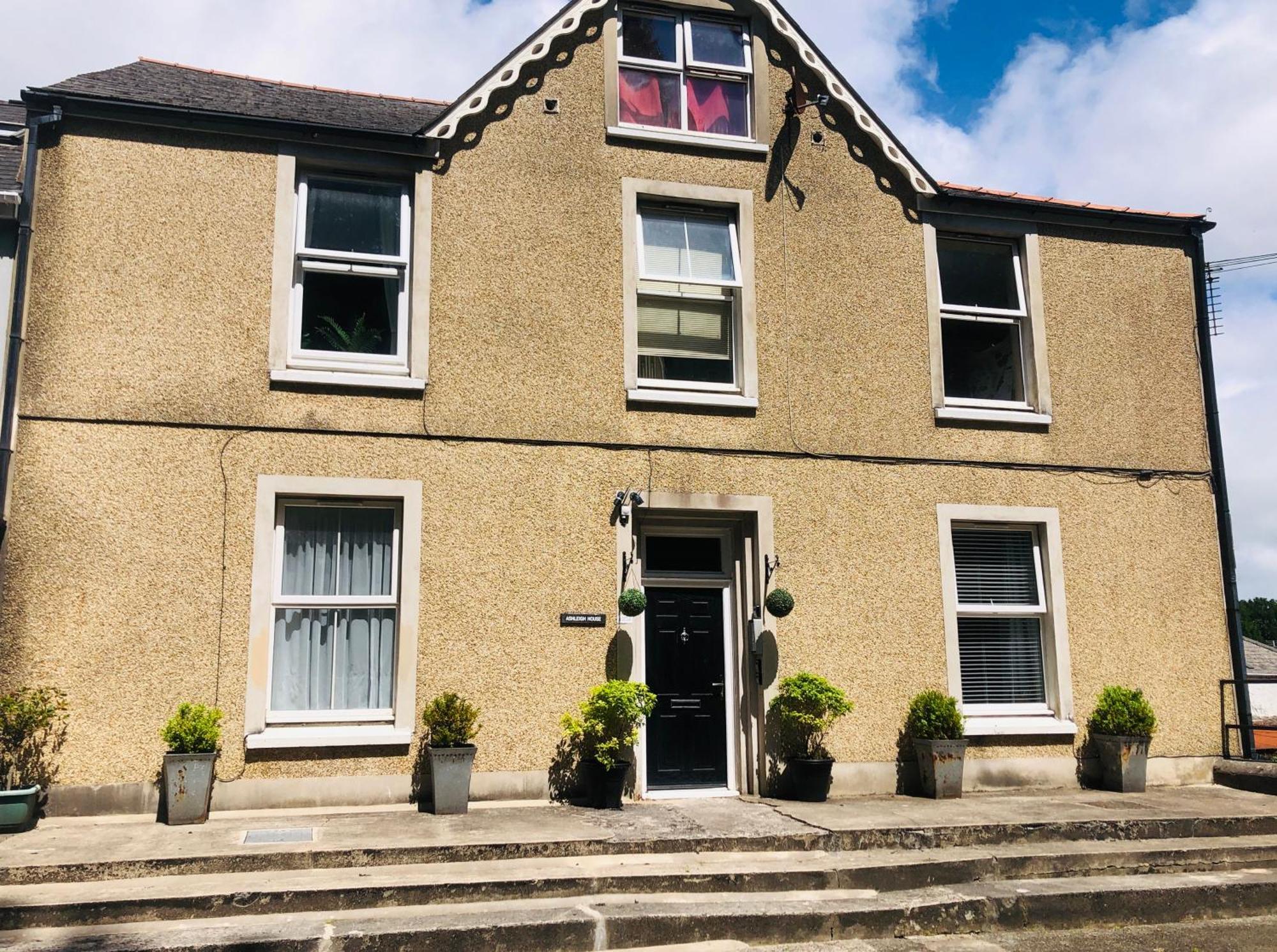 Nyth Bach - Little Nest Apartment Pembroke Dock Exterior photo